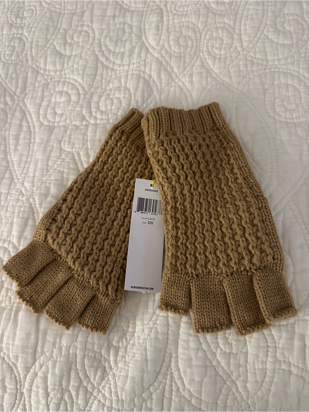 BCBGeneration Chunky Knit Fingerless Gloves in Camel